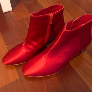 Very Moda, size 36, red satin